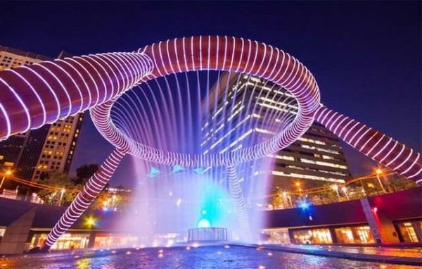 Сингапурский фонтан богатства