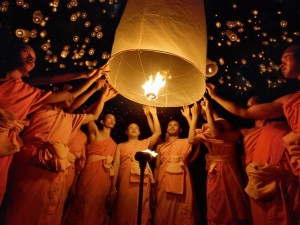 фонарики праздник в тайланде