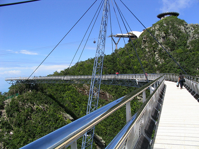 Bridge at summit, Langkawi, Малайзия