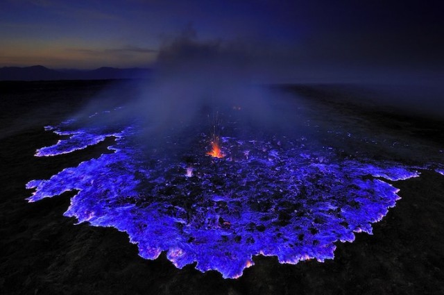 16 Kawah Ijen - вулкан с голубой лавой.