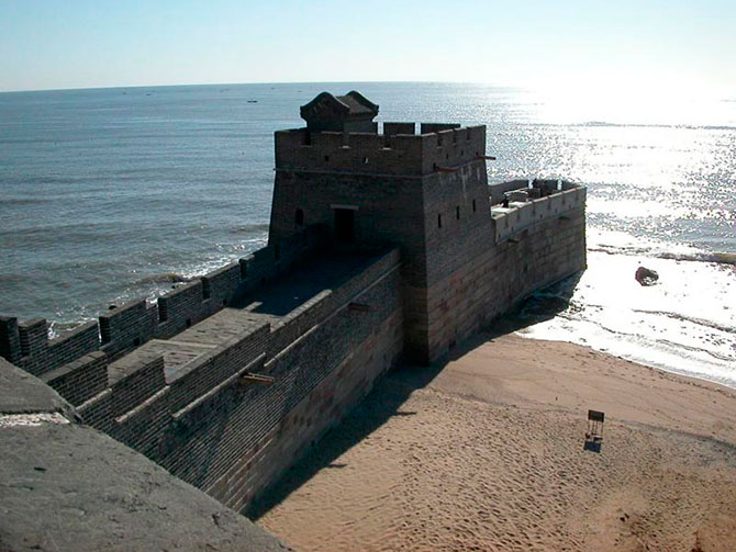 Китайская стена встречается с морем